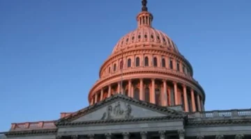 اعتقال موظف سابق بالكونجرس الأمريكي بتهمة سرقة 240 هاتفًا وبيعه